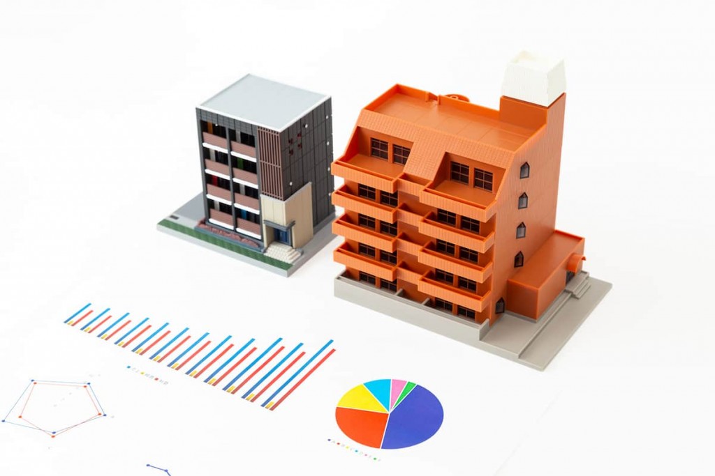 アパートの模型とグラフ